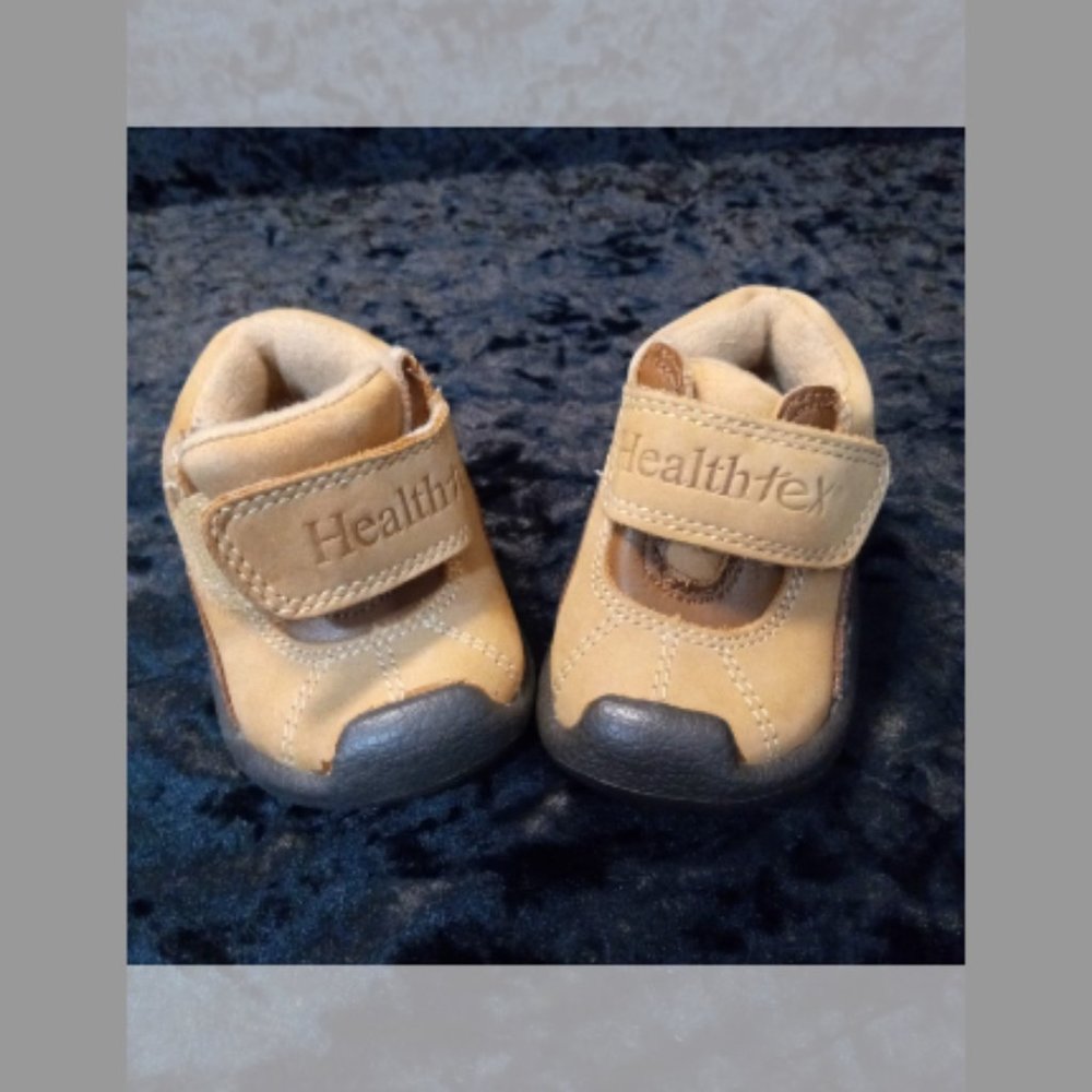 Size 2 Healthtex baby Shoes 6 to 9 Months